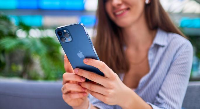 Mark Cuban Backs TikTok Rival That Uses BlueSky Technology: How Skylight Is Changing The Game