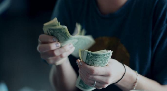 This Youtuber Went From College Dropout To Earning $8,200 A Month In Passive Income By Working Just 4 Hours A Day: And The 3 Biggest Lies She Wants You To Stop Believing About Making Money While You Sleep