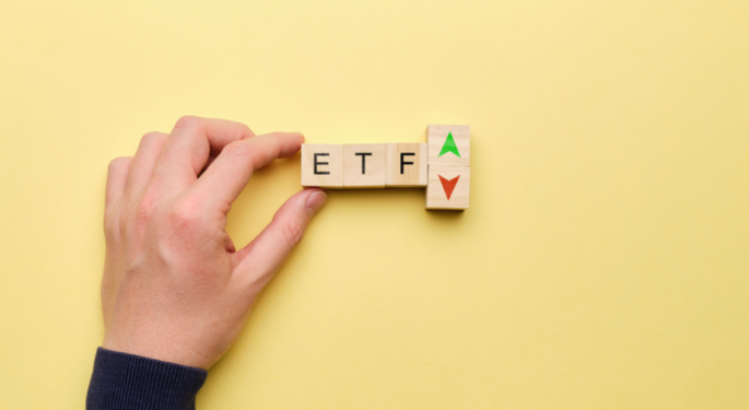 XRP, Solana, Dogecoin Among 72 Crypto-Related ETFs Awaiting SEC Approval