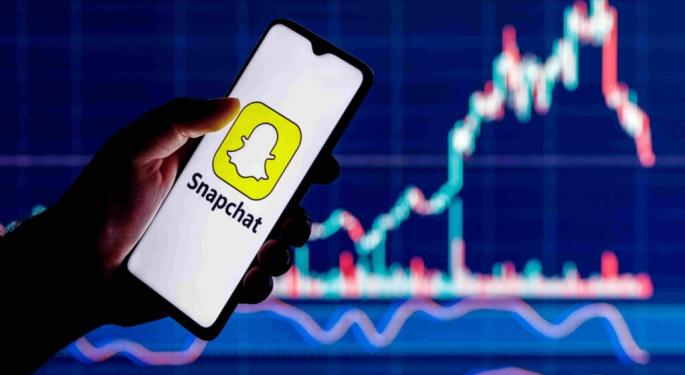 Snap Hits 900 Million Users, Beats Q1 Estimates, But Stock Slides On 'Uncertainty'