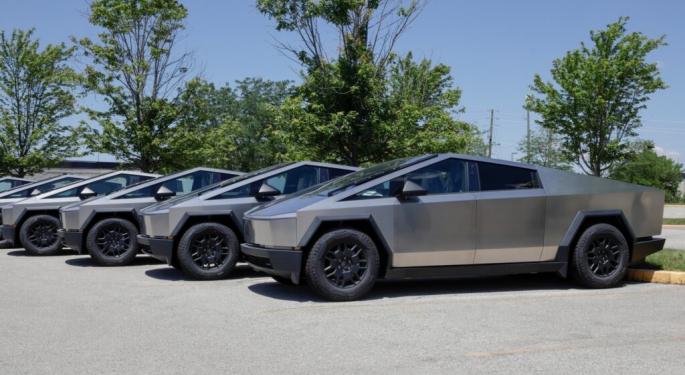 Tesla Offers Free 1-Year Supervised FSD Trial To Select Cybertruck Owners Amid Elon Musk's Self Driving Push