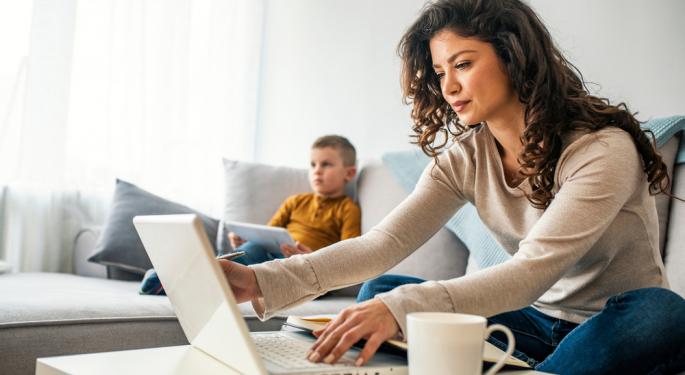 90% Of Women Investors Say They're On Track To Meet Their Financial Goals, Survey Finds