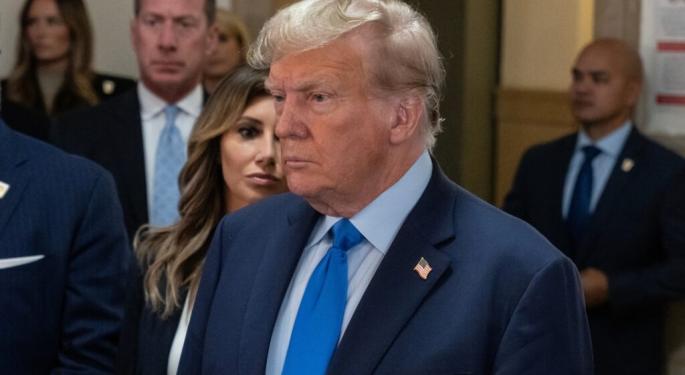 Trump's Qatar Jet Gift Could Cost Taxpayers $1 Billion — And He Still May Not Be Able To Use It This Term, Say Experts