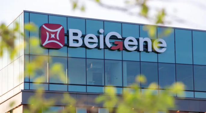 Market Shrugs Off This Drugmaker's Turnaround