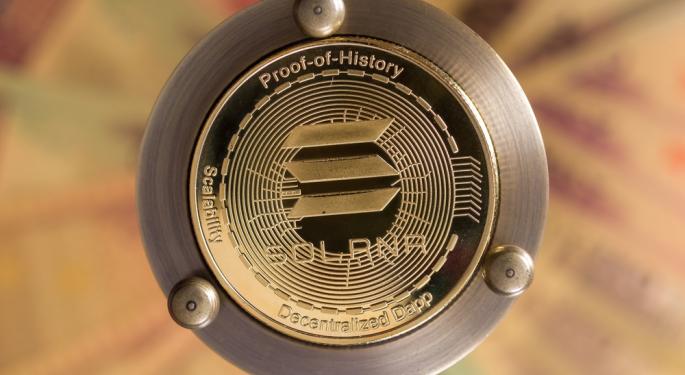 Solana Price Unshaken Amid DApp Boom And Alpenglow Possibility, ETF Decision Delayed