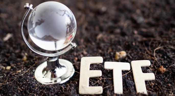 Investors Ditch US Stocks As International ETFs Hit 52-Week Highs, Here's What's Driving The Portfolio Pivot