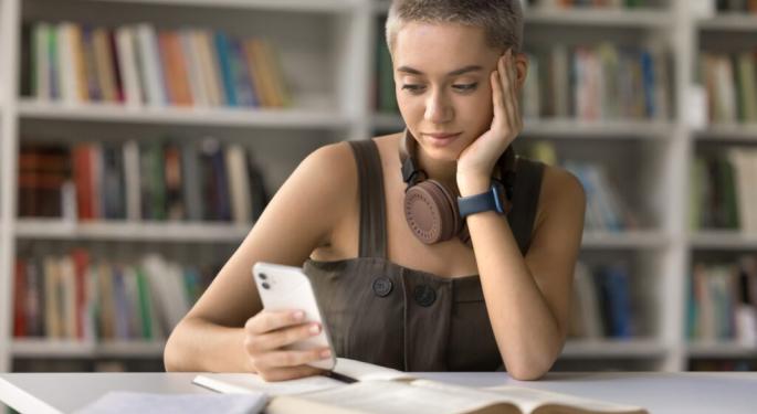 Fake Books, Real Deception: How AI-Generated Summer Reading List Fooled Google, Readers