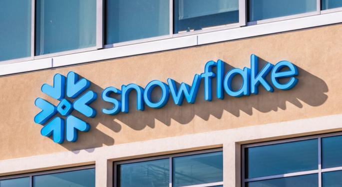 Snowflake Pops After Solid Quarter: Analysts See Strength In AI, New Workloads