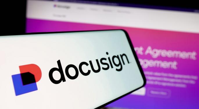 DocuSign Likely To Report Higher Q1 Revenue; These Most Accurate Analysts Revise Forecasts Ahead Of Earnings Call