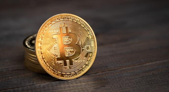 Bitcoin Crawls Into Green Zone, But Ethereum, XRP, Dogecoin Struggle