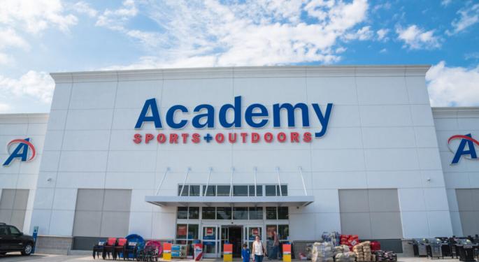 Academy Sports Sees Execution Strength And Nike Momentum, But Analyst Warns Of Prolonged Demand Weakness