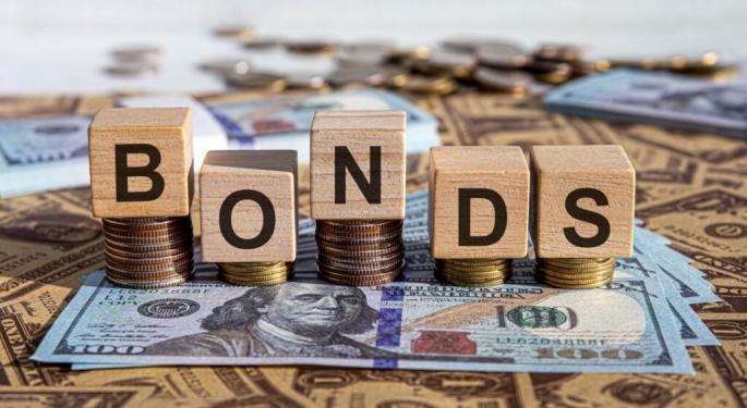 Wall Street Bond Giants Retreat From Long-Term Treasuries Amid 'Spiraling Federal Debt'