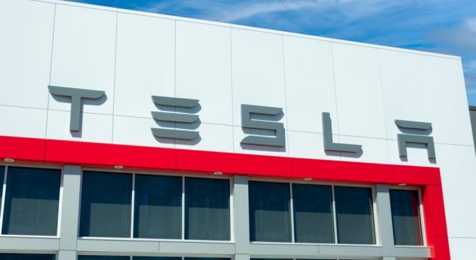 As Tesla Slides Below $1 Trillion, Analyst Warns Musk-Trump Rift Could Undermine Autonomy Push: 'It Doesn't Make Any Sense For Elon To Be Fighting With Donald Trump'
