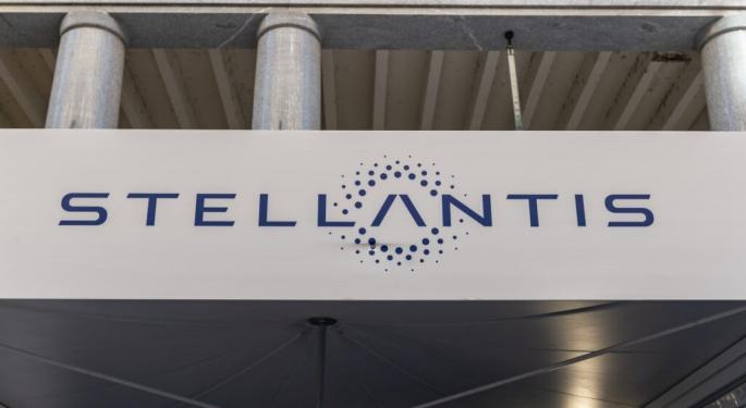 Stellantis Abandons Hydrogen Vehicle Plans, Citing Weak Infrastructure And Incentives: Report