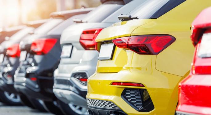 Analyst Revs Up Cars.com, Hits The Brakes On 3 Others