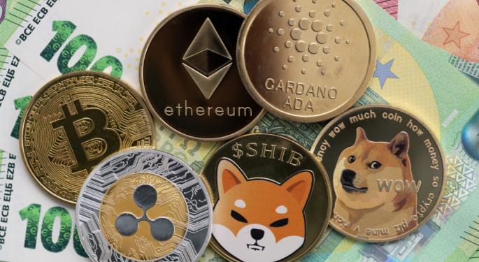 Bitcoin Consolidates Around $119,000 As Ethereum, XRP, Dogecoin Push Higher