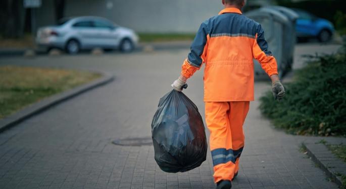 24-Year-Old Skipped College to Be a Garbage Man — Says 'It's a Solid Job' But Still Feels Shame. Now He's Asking, 'Should I Be Embarrassed?'