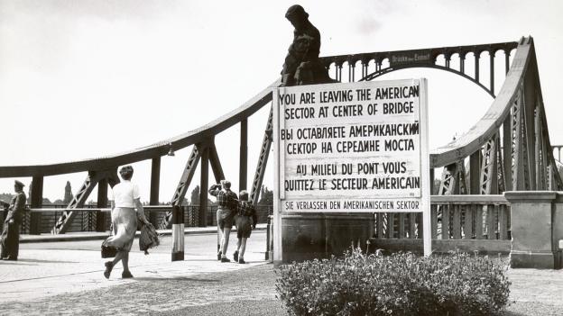 glienicker_bridge_0.jpg