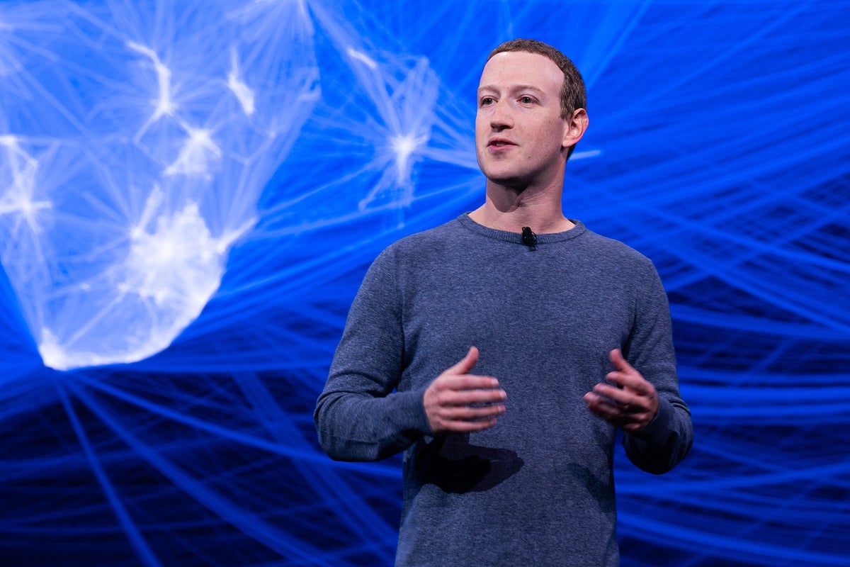 Mark Zuckerberg completes CAPTCHA, robot, Mark Zuckerberg, Facebook,  traffic light, #Watch