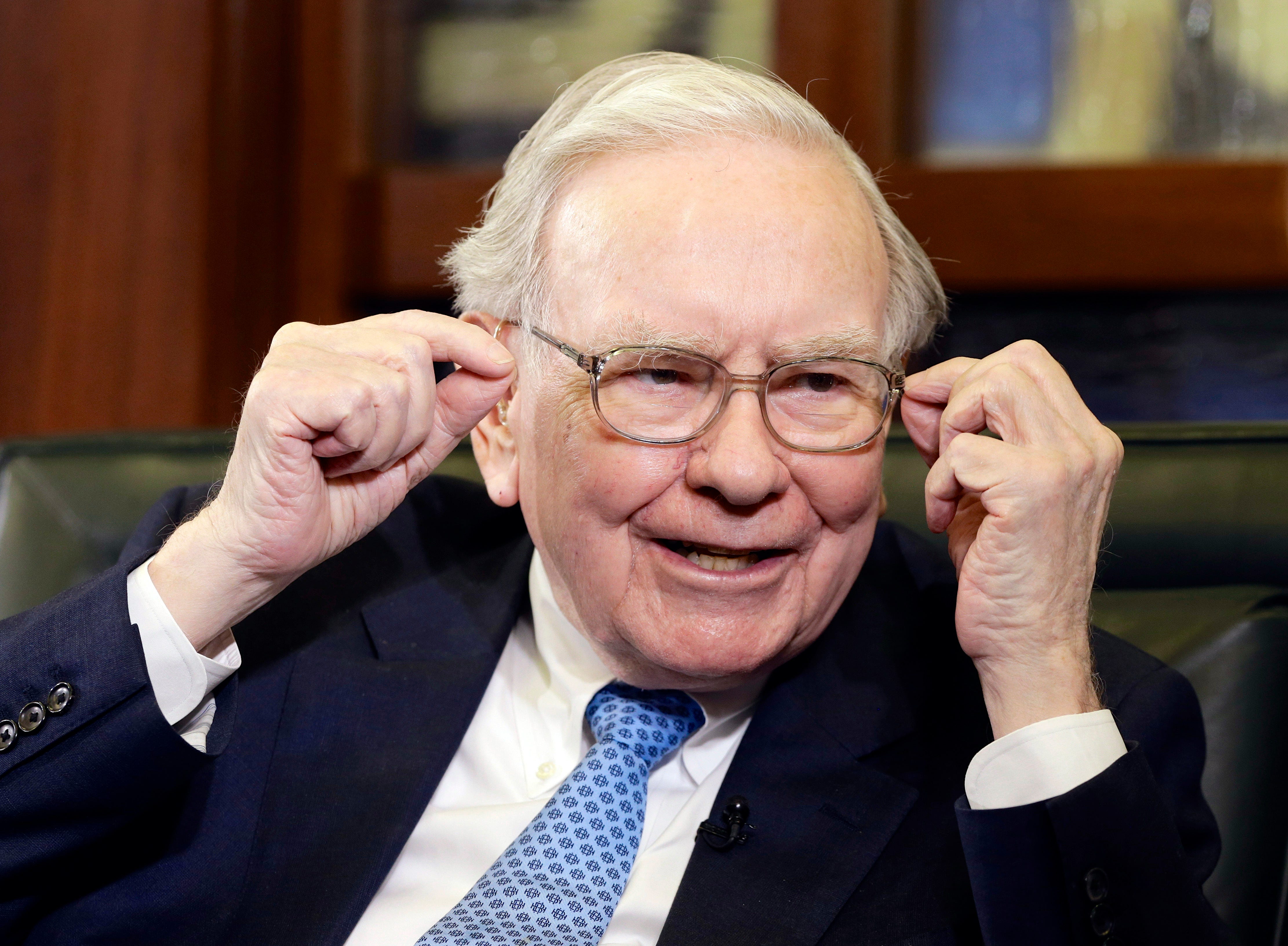 Warren Buffett's Berkshire Sheds Wells Fargo, Chevron Stakes And Buys This Stock Instead