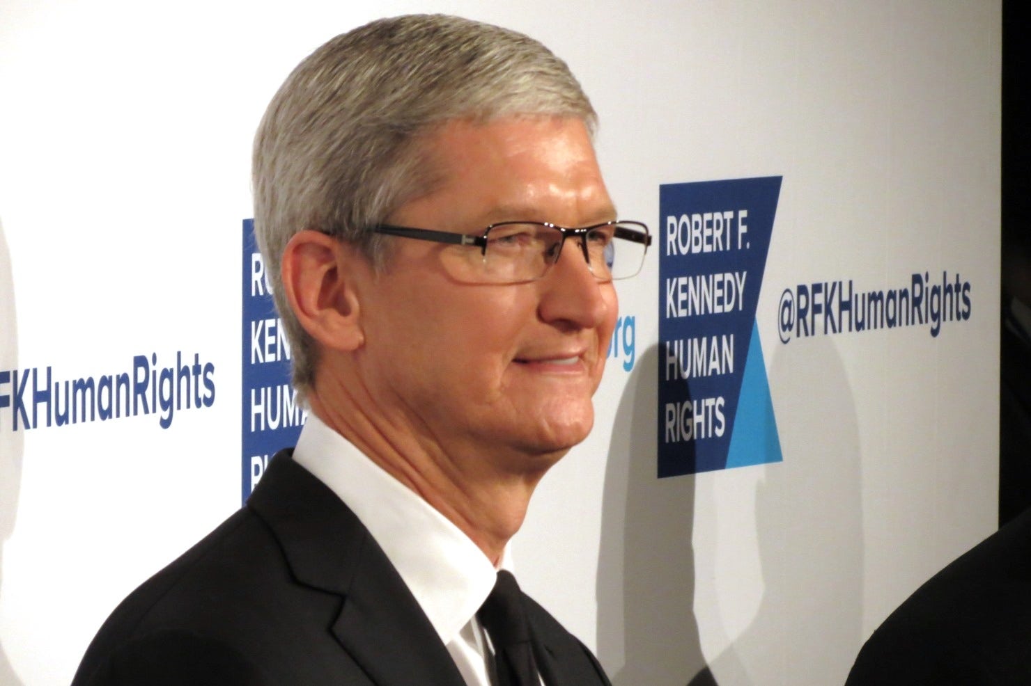Apple CEO Tim Cook Gets First Stock Grant In A Decade Worth Over $114M