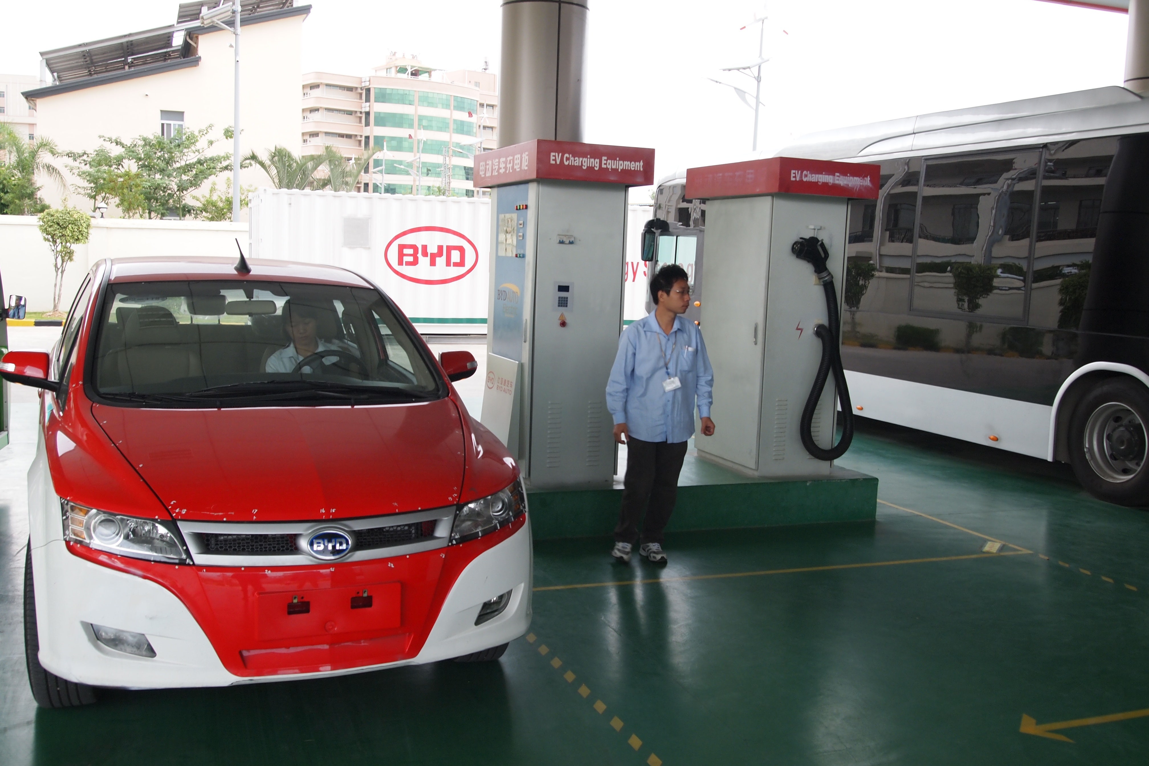 Warren Buffett-Backed BYD Outdoes Nio, Xpeng, Li Auto In April EV Deliveries