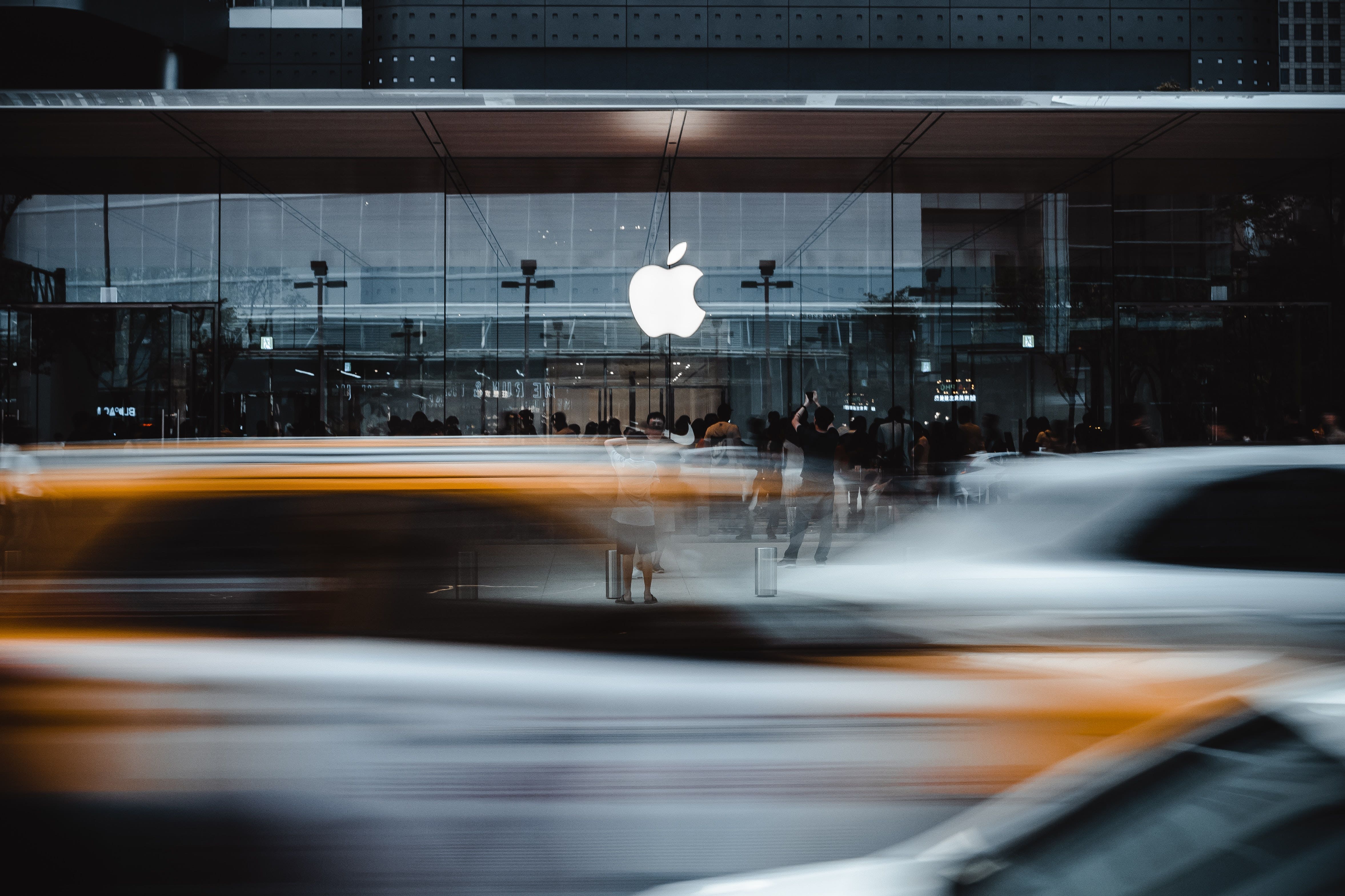 Apple Car Goes Full-Throttle Under Kevin Lynch With An 'Ambitious And Aggressive Plan:' Gurman