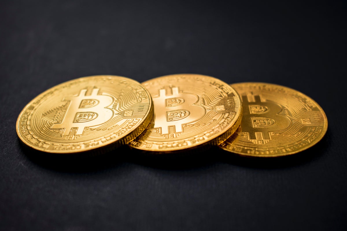 Coinbase Is Giving Out $100 Bitcoin Each To 'Some' Of Its Users: Here's Why - Benzinga