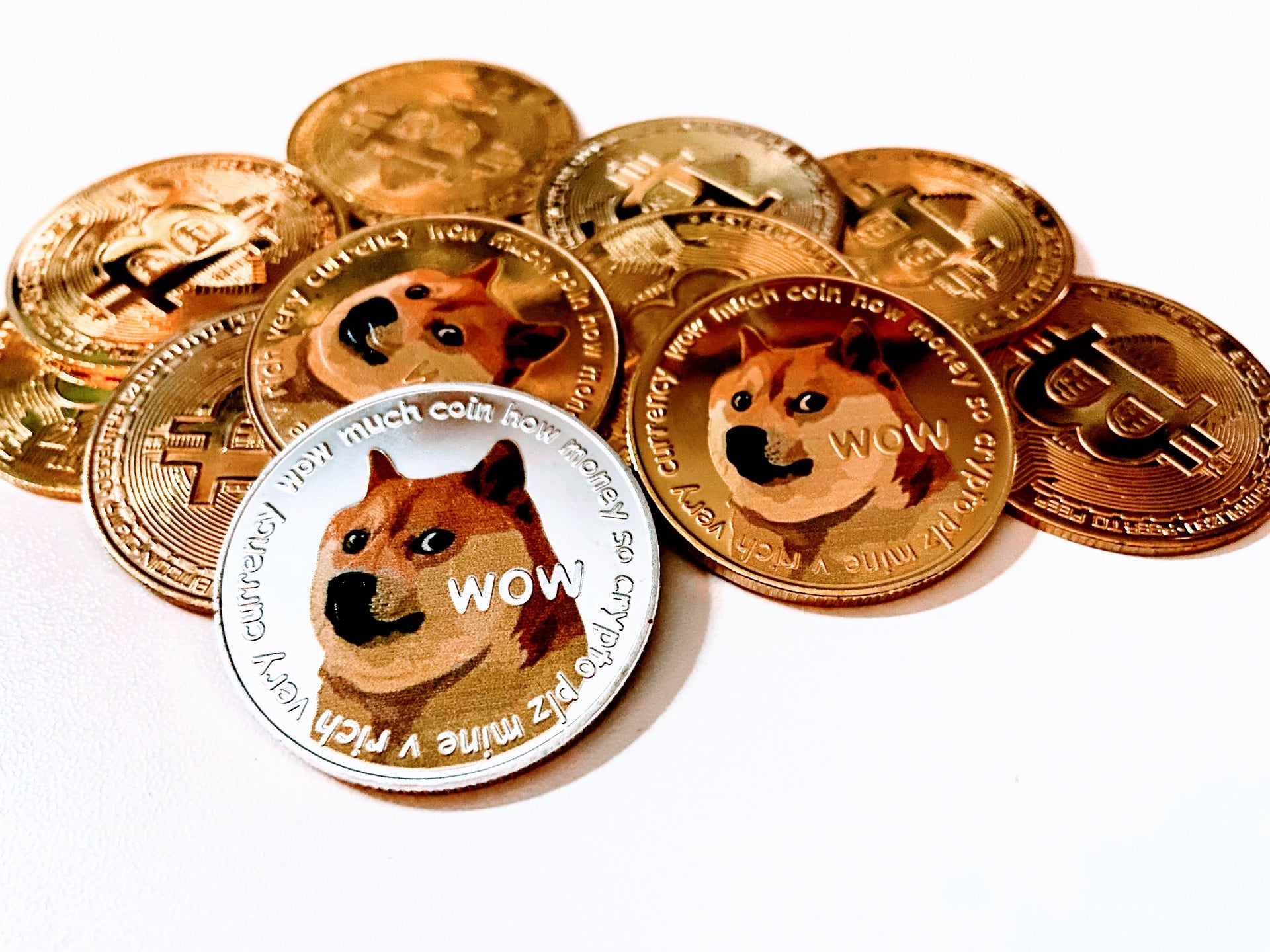 Dogecoin Creator Takes Aim At Shiba Inu For 'Selling Fake Land' With Ethereum In 'Random Metaverse'