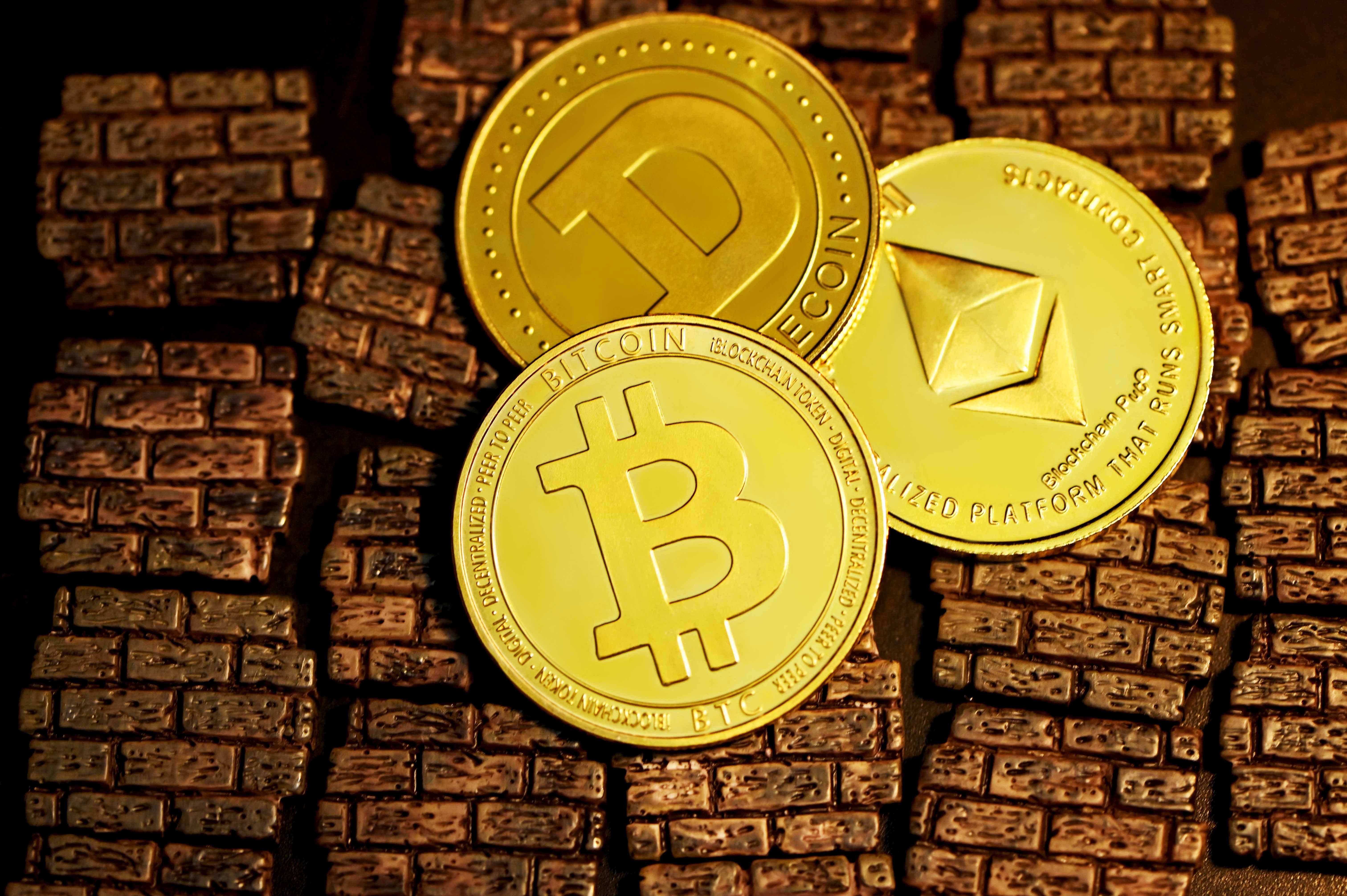 Bitcoin, Ethereum, Dogecoin Find Stability As These Altcoins Continue Their Run