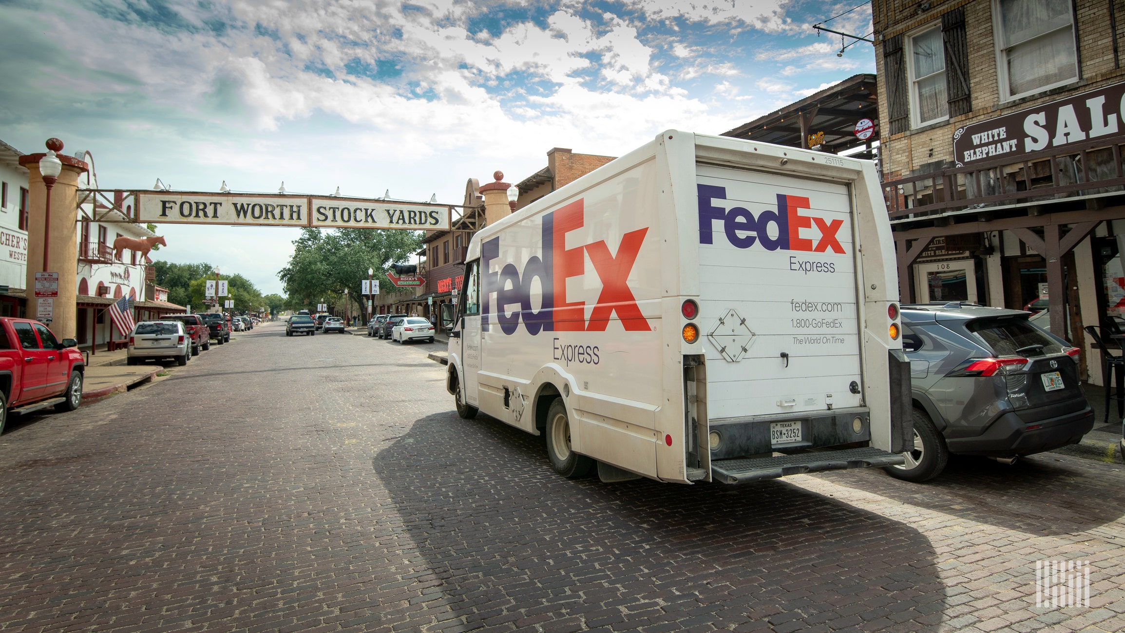 FedEx Shares Pierce $300 Level For First Time Ever