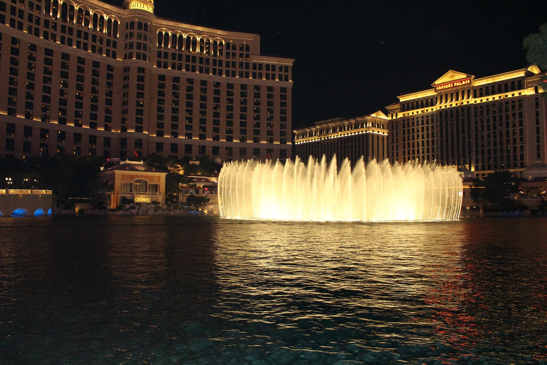 Credit Suisse Upgrades MGM Resorts After These 4 Transactions