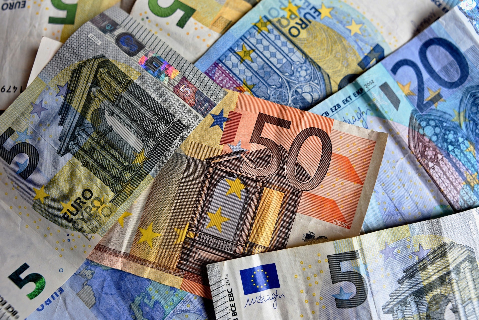 EUR/USD Has Slid Below the 1.1600 Level, Could Extend Its Slide to Fresh Yearly Lows