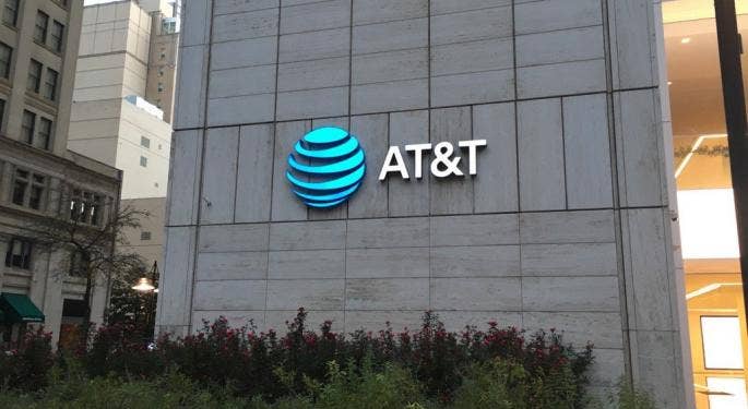 Analyst Still Bullish On AT&T Despite Leverage, Dividend Concerns
