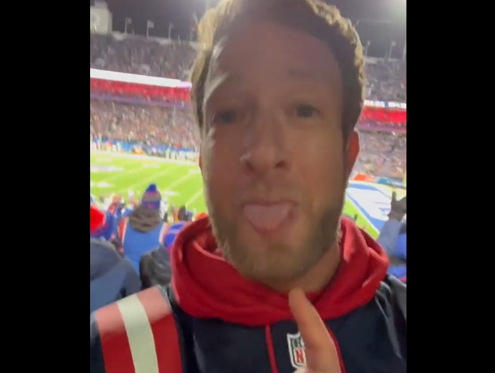 WATCH: Dave Portnoy Hilariously Jinxes Himself And The Patriots During Monday Night Football Game