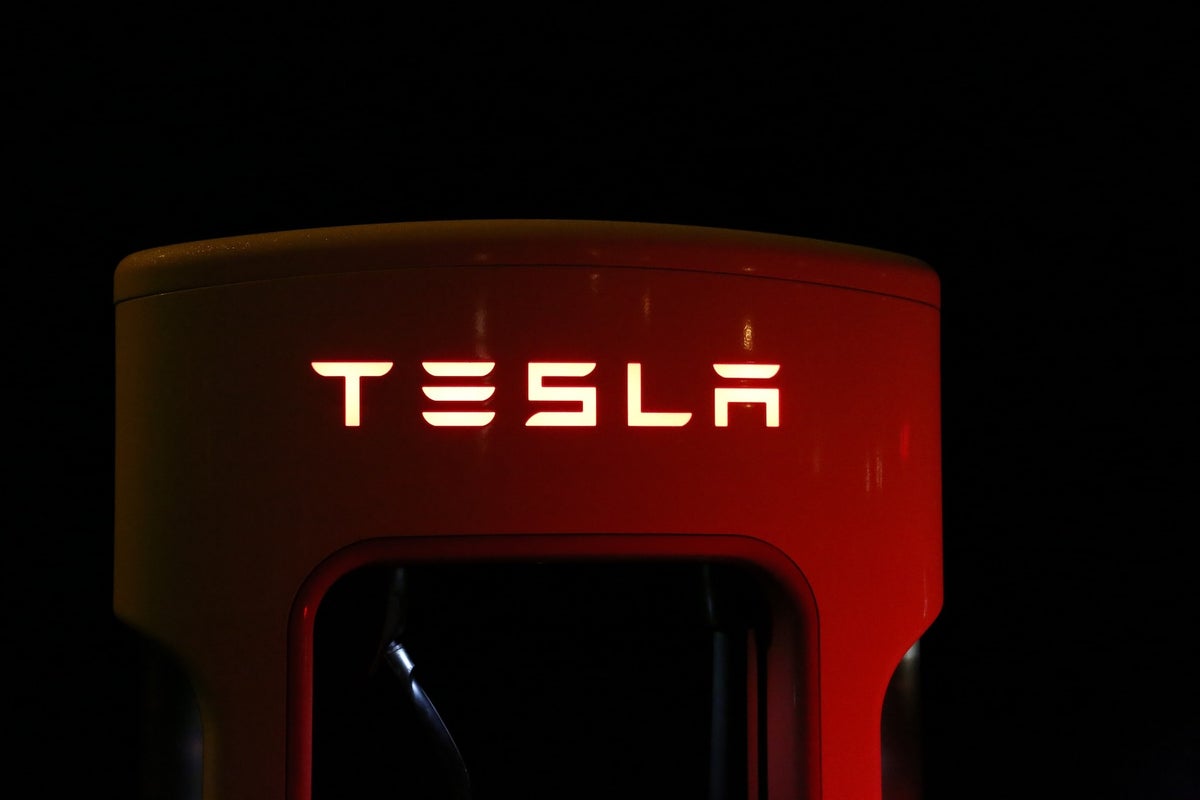Is Tesla Stock The 'Largest Single Bubble' In History? - Tesla (NASDAQ:TSLA)