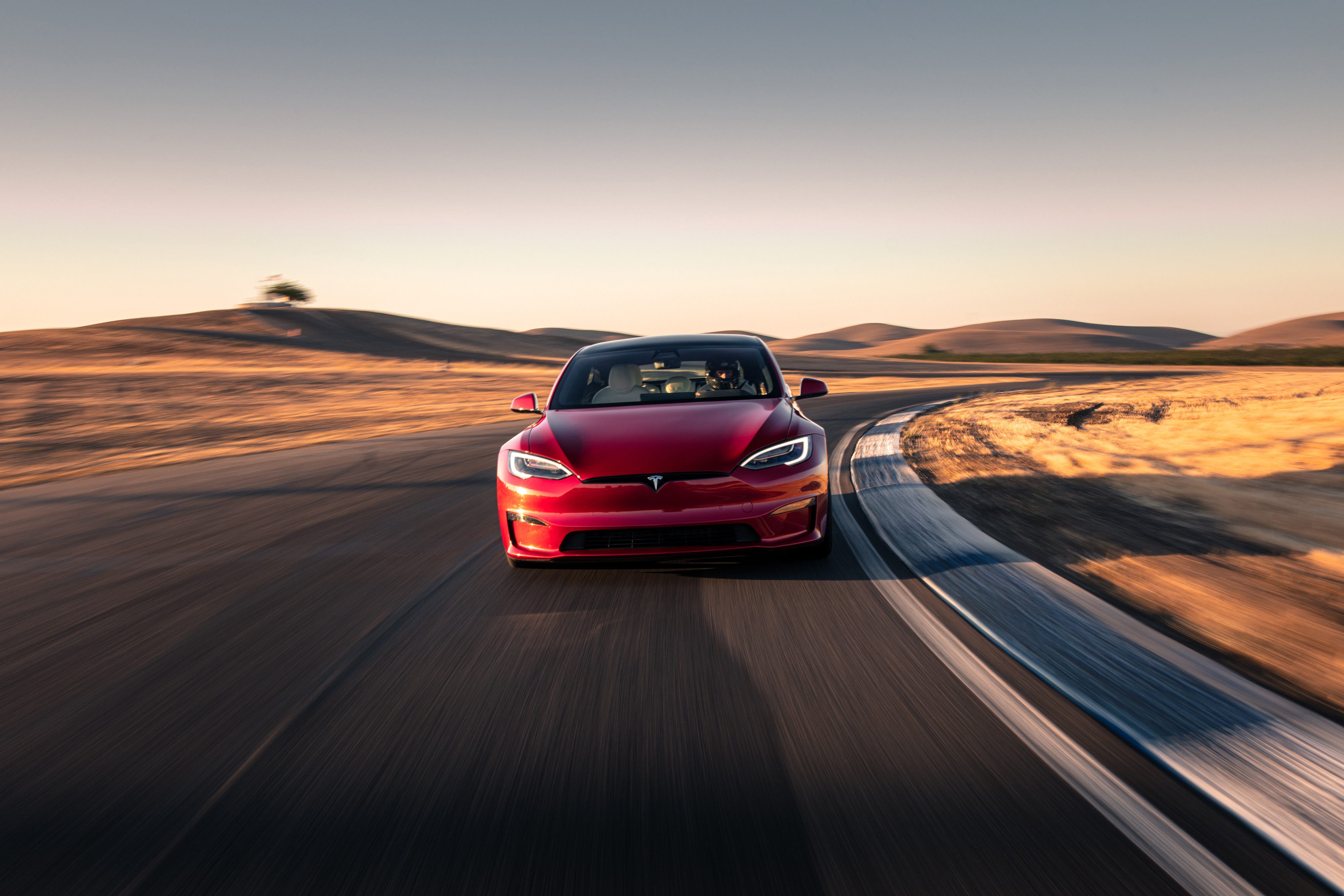 Tesla Q4 Deliveries Beat Consensus By A Mile, Pushing Annual Sales To Nearly 1M