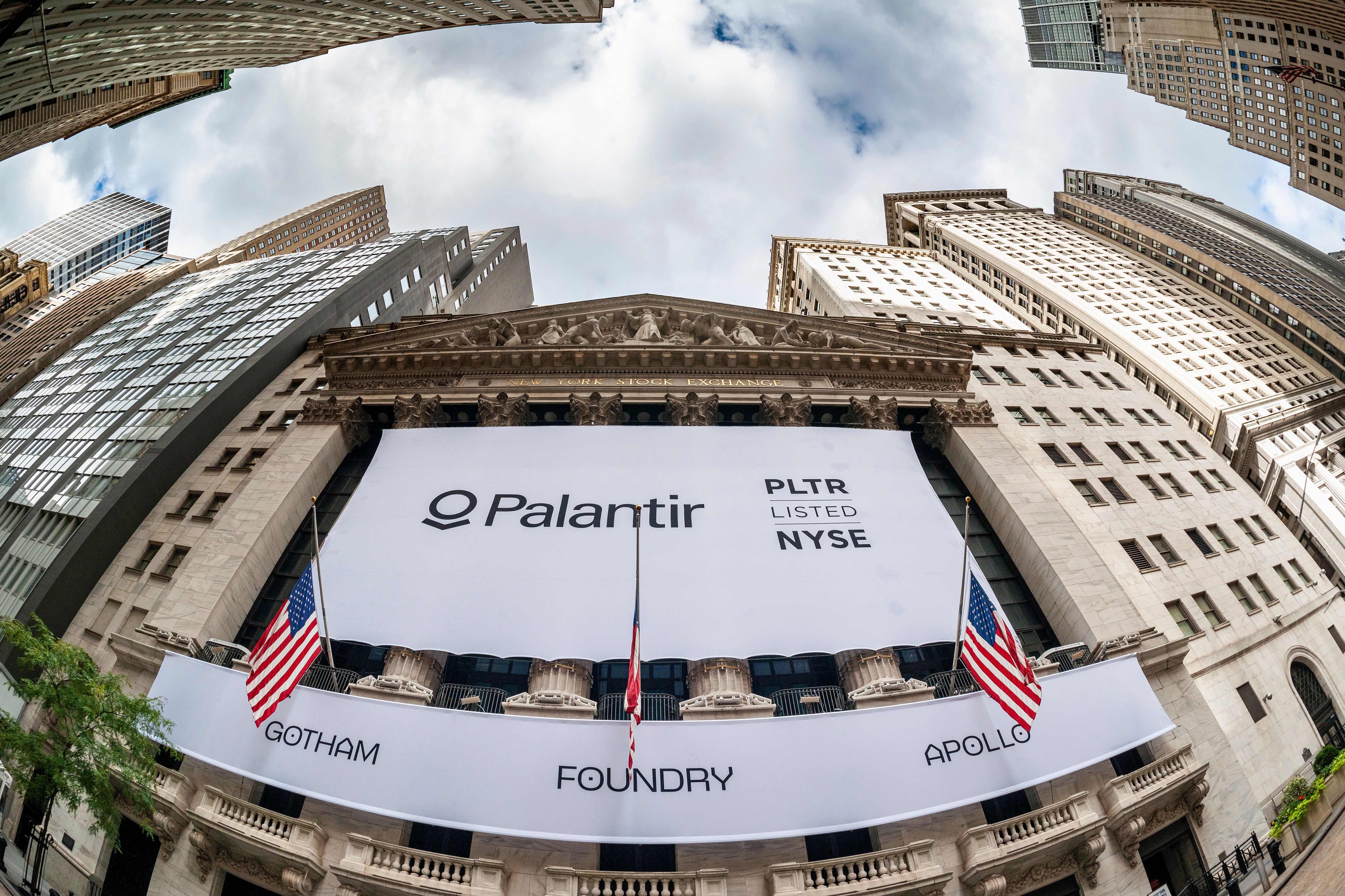 Palantir Breaks Trend To Indicate Larger Reversal: Here's What To Watch