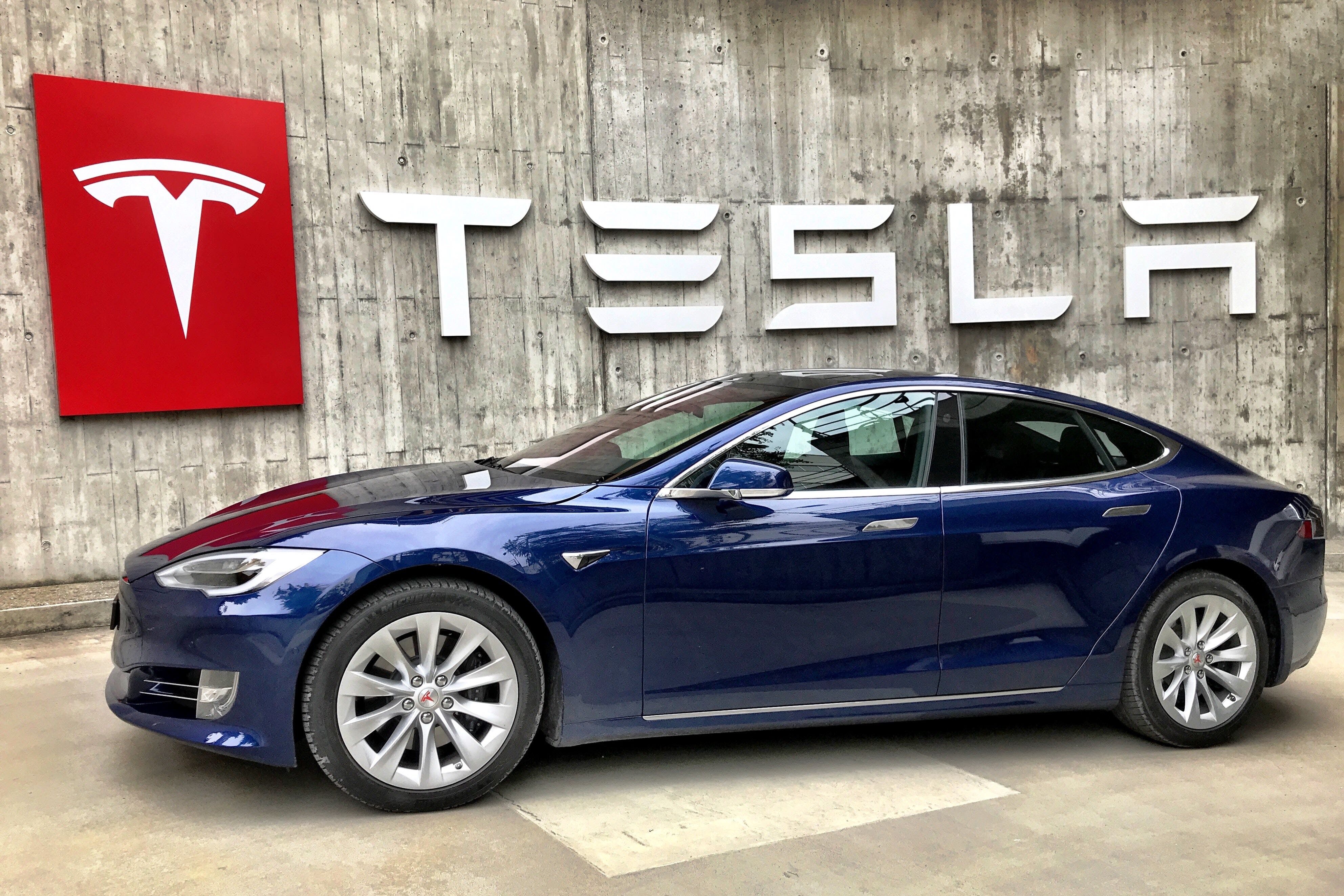 Top Kelly Blue Book Executive On Why Tesla's Market Share Will Plummet Next 5 Years