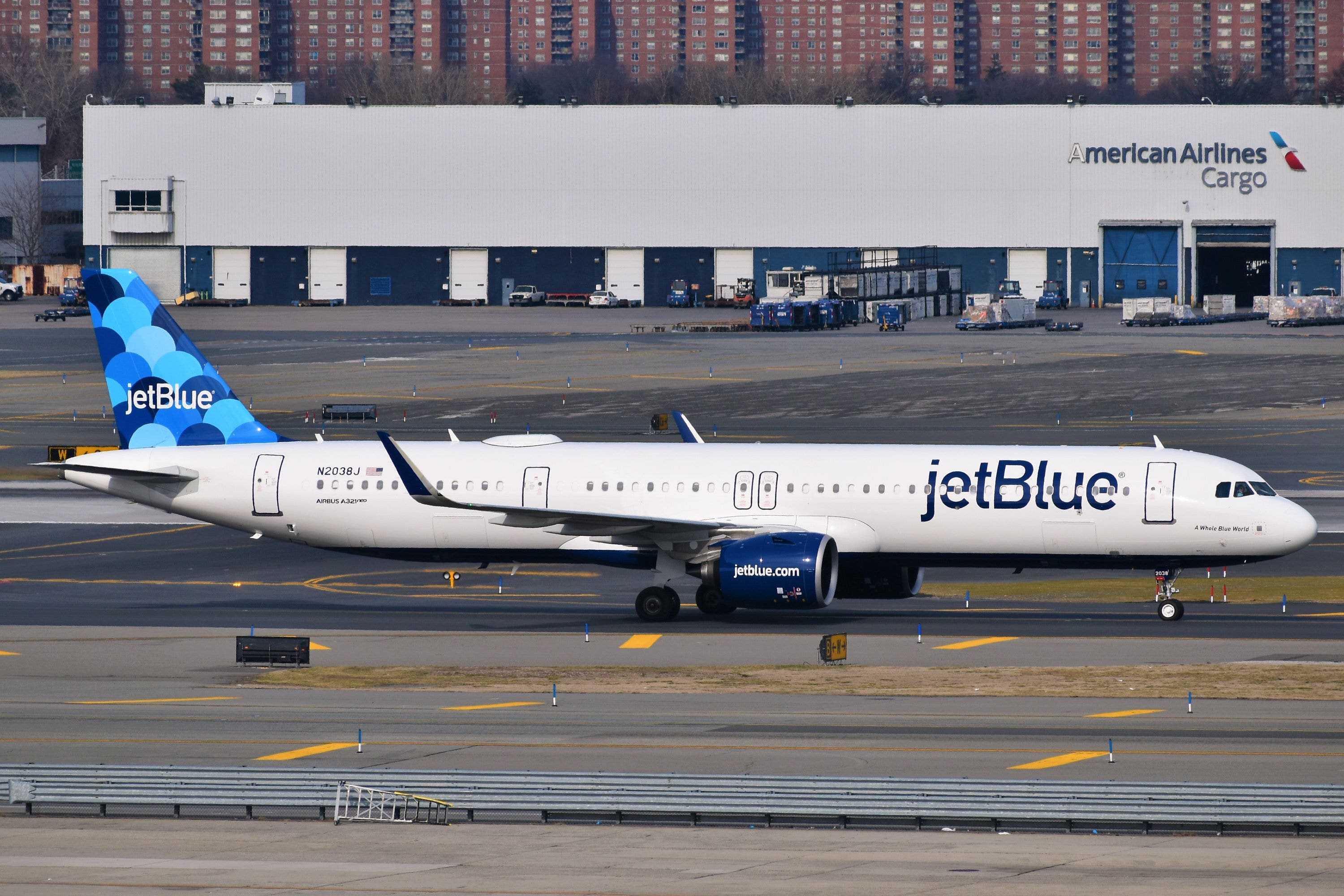 JetBlue Airways Shares Slide After Missing Q2 Street Expectations