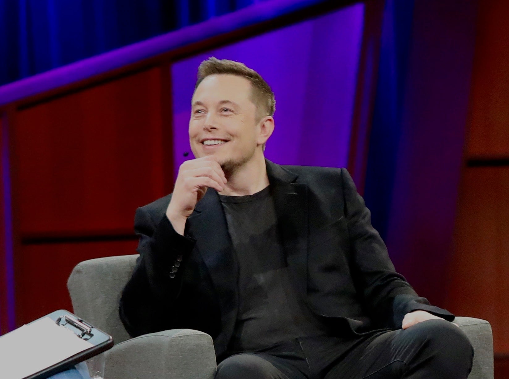 Elon Musk Scoffs At 'Conventional CEOs:' They Seem Like Android or Drone