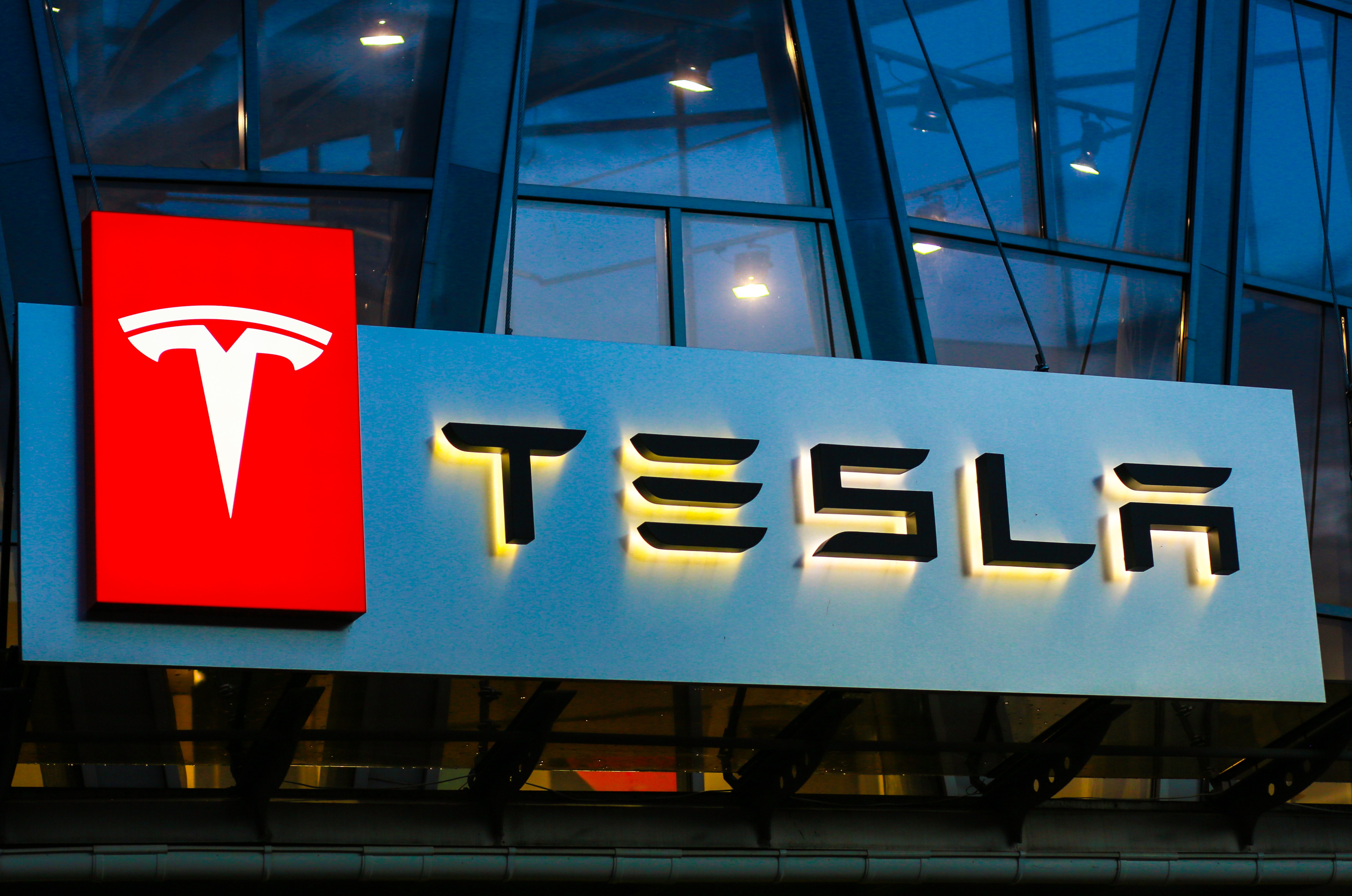 After Elon Musk's Canada Gigafactory Hint, Tesla Said To Be Lobbying For Ontario Plant