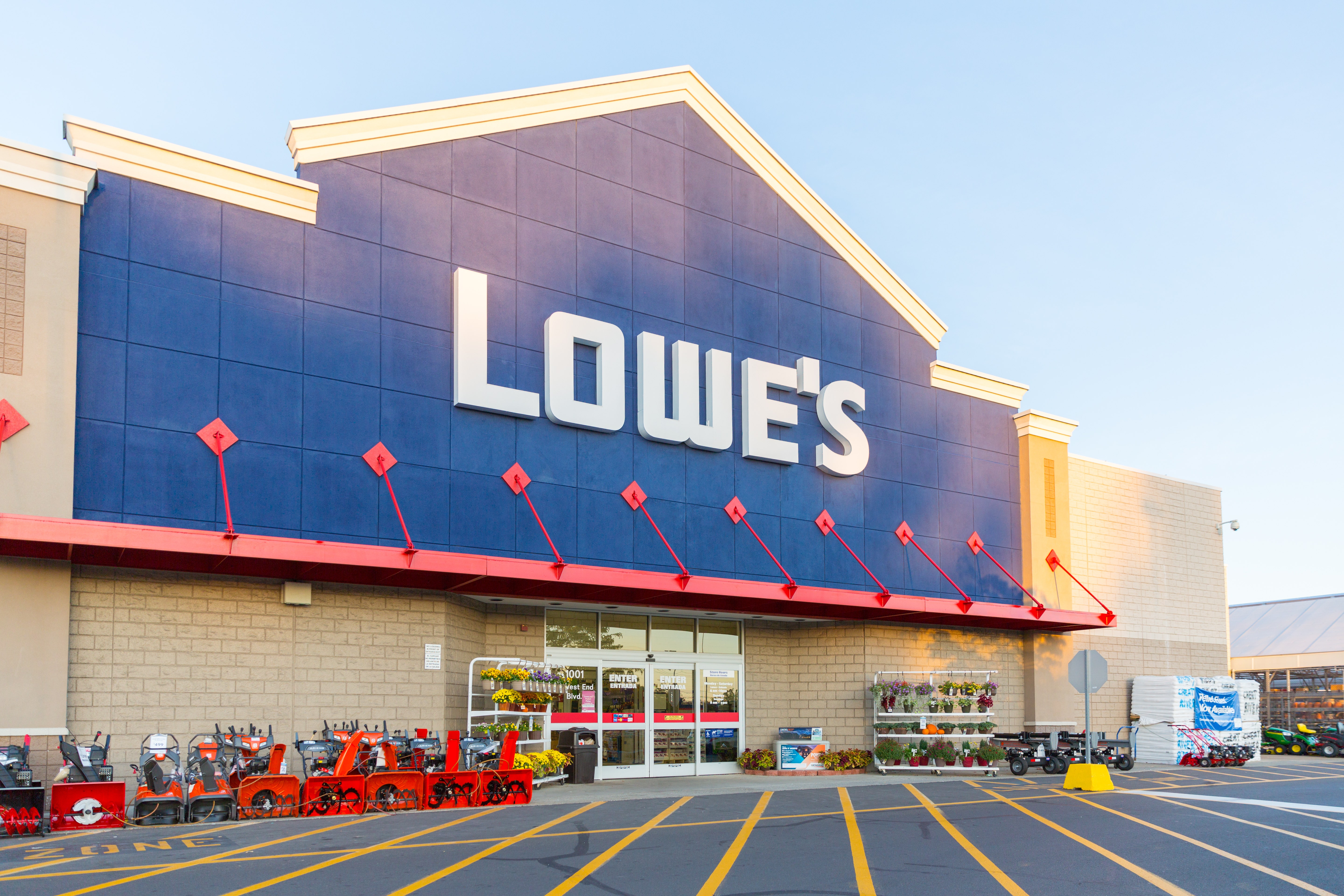 Mixed Earnings Reports From Lowe's And Target Keep Retailers In The Forefront