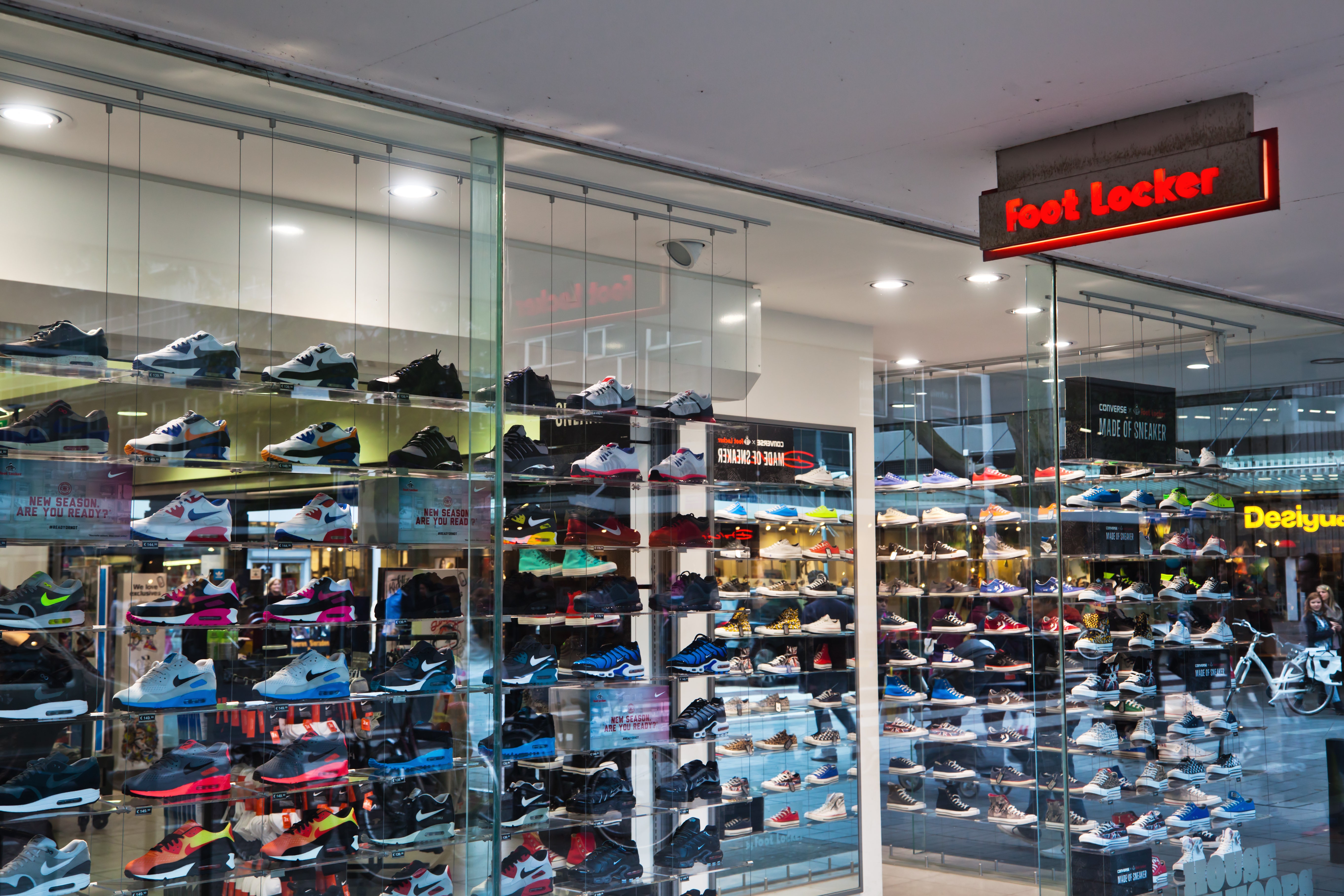 Foot Locker Stock Goes Running After Q2 Earnings: Key Levels To Watch