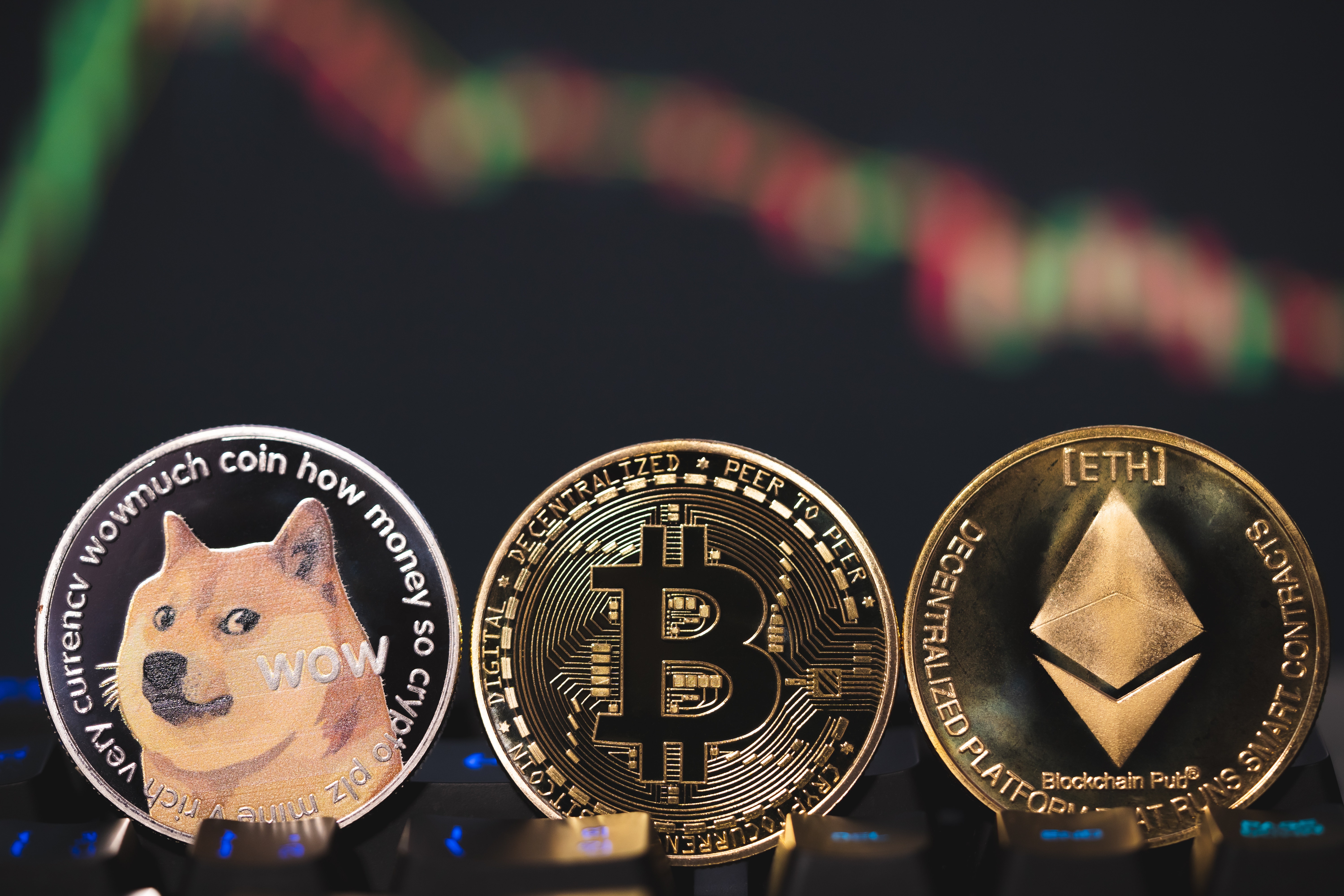 Bitcoin, Ethereum, Dogecoin Mixed Amid Wall Street Rout: Analyst Sees Bullish News For Crypto From Key Data This Week
