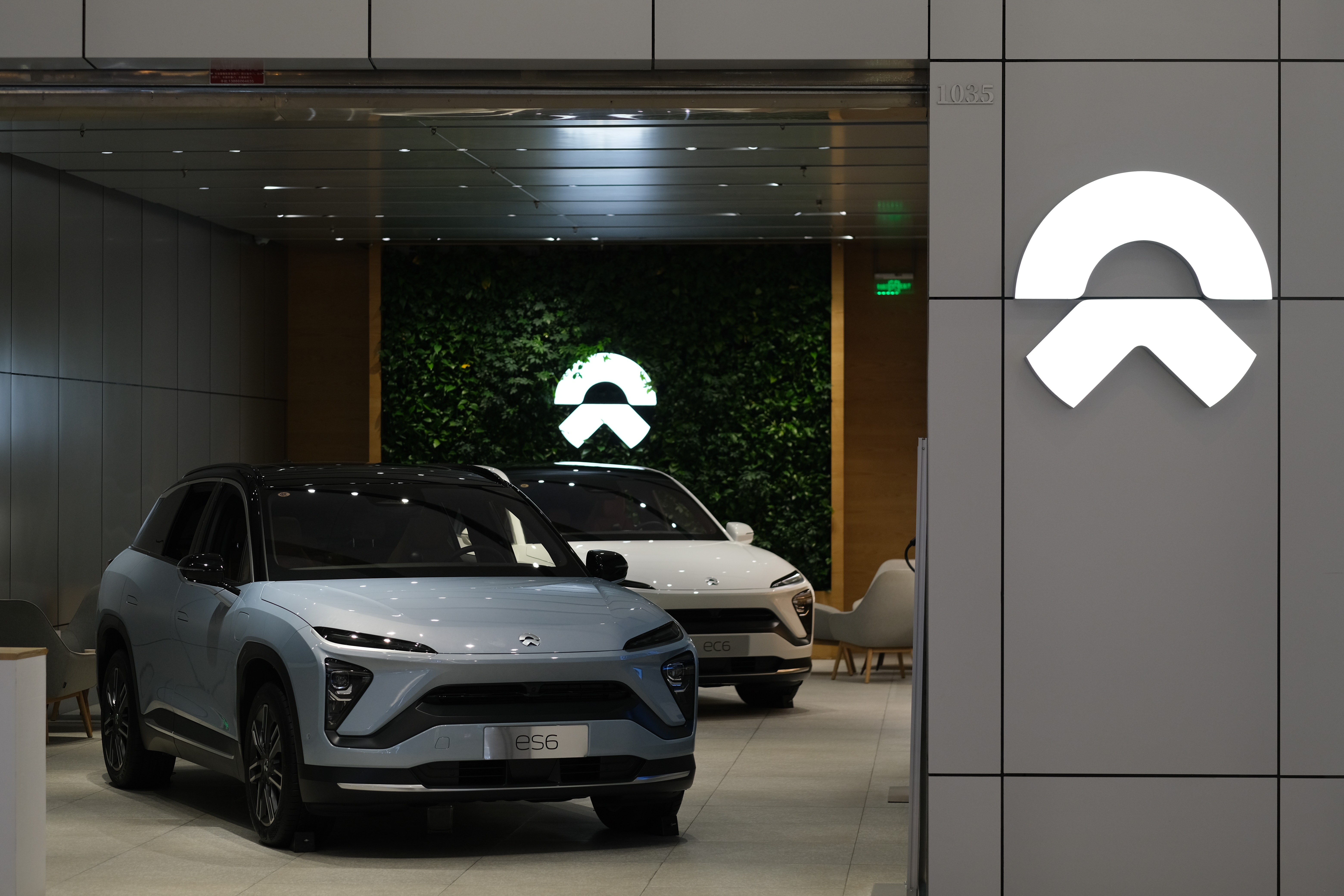 Nio's August EV Deliveries Rise, Bucking Wider Trend As Rivals Xpeng, Li Auto See Numbers Fall Sequentially