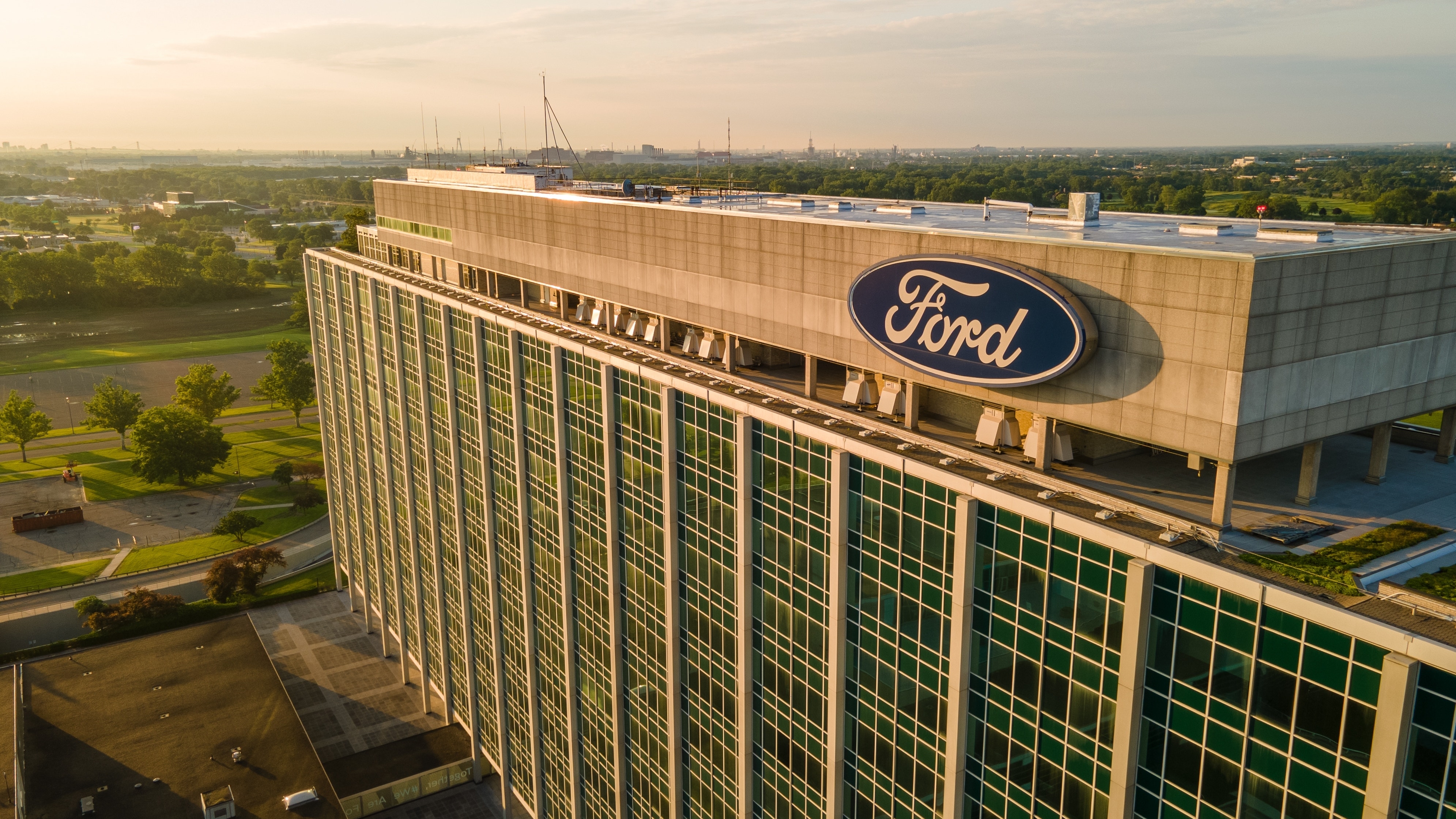 Ford Plunges Following Supply Chain Warning: What's Going On?