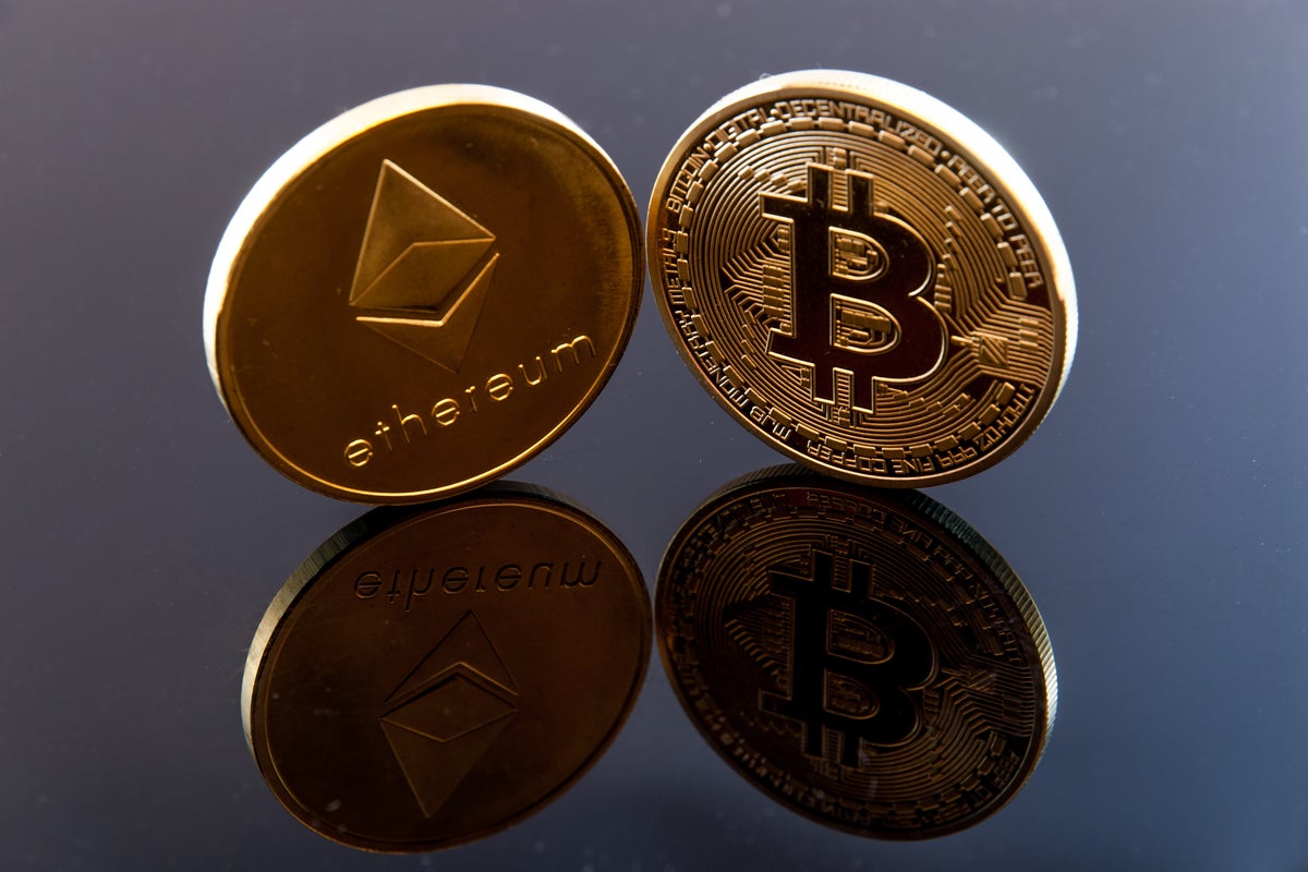 Bitcoin, Ethereum, Dogecoin Subdued: Why This Analyst Says Volatility Is 'Going To Kick In' Next Week