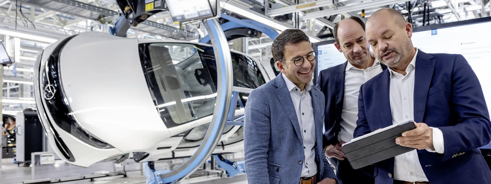 Mercedes-Benz Connects Passenger Car Plants To Microsoft Cloud - What's The Benefit?