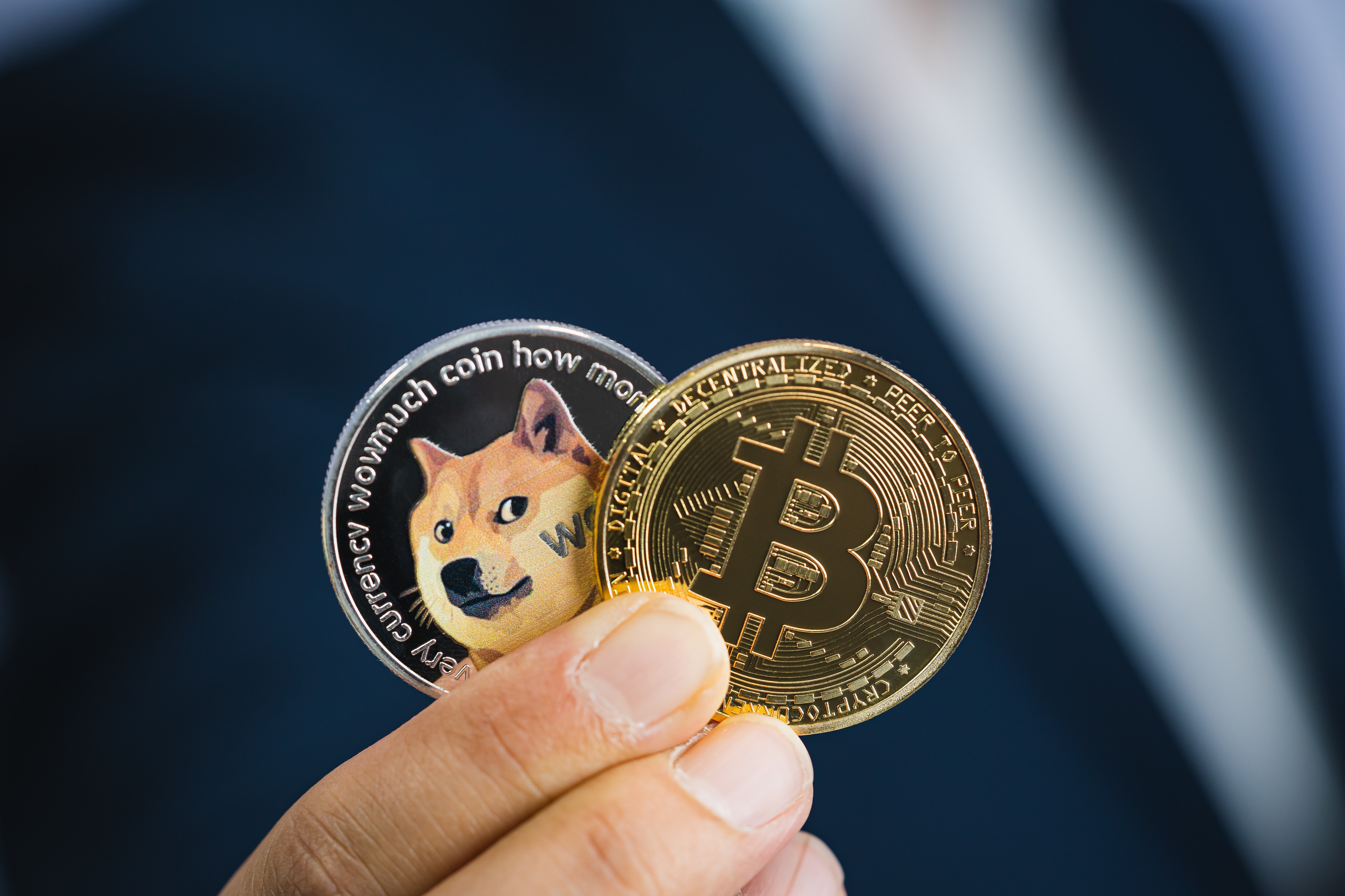Bitcoin, Dogecoin Rise, Ethereum Drops After Inflation Spike: Analyst Says Apex Crypto Technical Selling 'Could Get Ugly' Below This Level